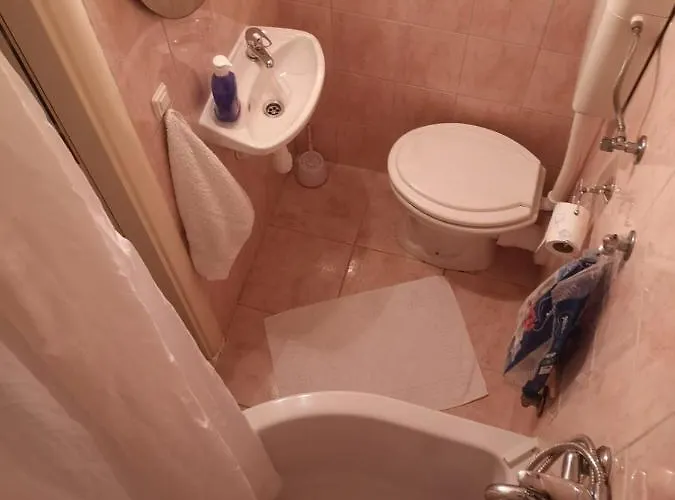 And Stambuk Gostinjska kuća 3*