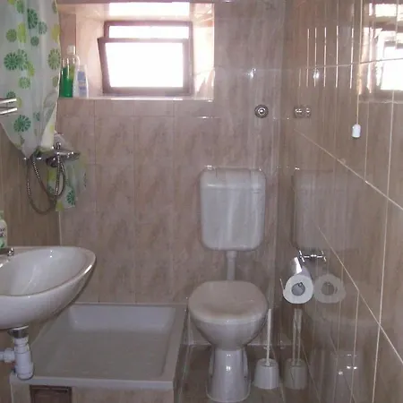 And Stambuk Gostinjska kuća 3*